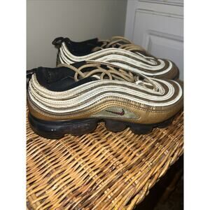 Nike Air Vapormax '97 GS Youth Sz 6.5Y Metallic Gold Varsity Red Black